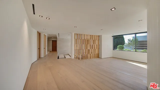 $35,000 | 8765 Hollywood Boulevard, Los Angeles, CA 90069