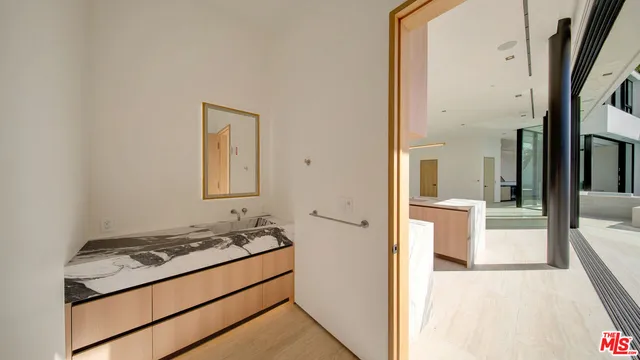 $35,000 | 8765 Hollywood Boulevard, Los Angeles, CA 90069