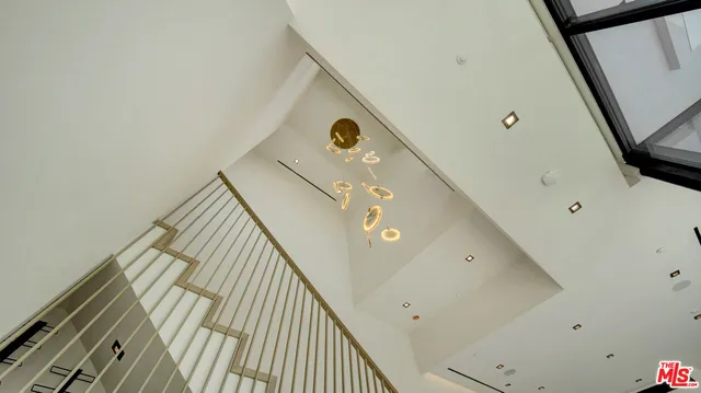 $35,000 | 8765 Hollywood Boulevard, Los Angeles, CA 90069