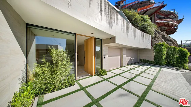 $35,000 | 8765 Hollywood Boulevard, Los Angeles, CA 90069