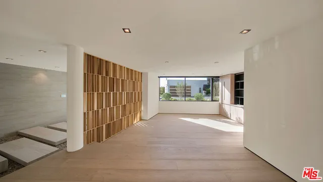 $35,000 | 8765 Hollywood Boulevard, Los Angeles, CA 90069