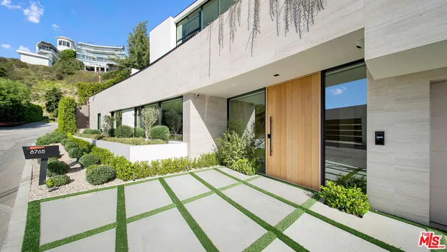 $35,000 | 8765 Hollywood Boulevard, Los Angeles, CA 90069