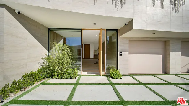 $35,000 | 8765 Hollywood Boulevard, Los Angeles, CA 90069