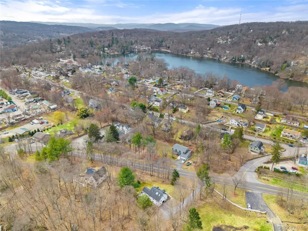 $699,000 | 70 Oscawana Lake Road, Putnam Valley, NY 10579