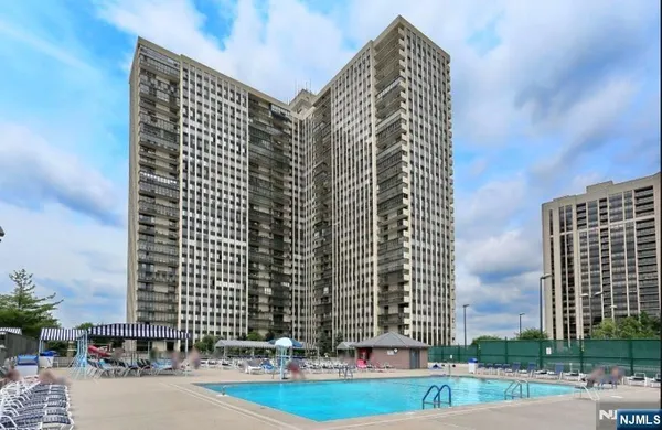 $4,675 | 300 Winston Drive, Unit L05, Cliffside Park, NJ 07010
