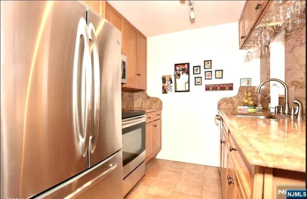 $4,675 | 300 Winston Drive, Unit L05, Cliffside Park, NJ 07010