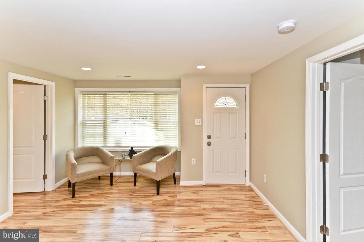 5849 Shady Side Road Shady Side, MD 20733 - Photo 10 of 30 Living Room