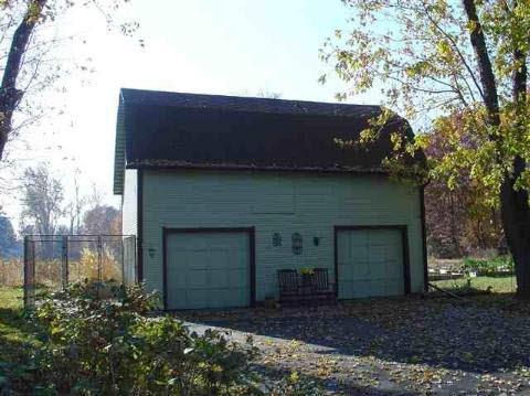 1147 Oakwood Road Adrian, MI 49221 - Photo 3 of 7 919153-2.JPG