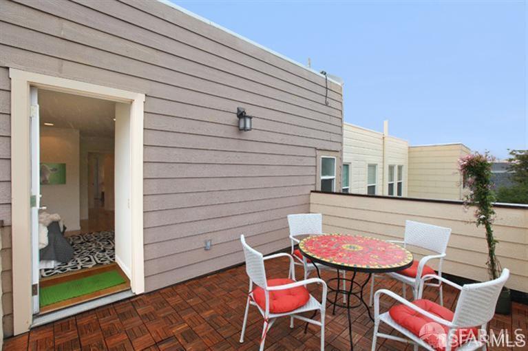 1336 18th Avenue, Unit B San Francisco, CA 94122 - Photo 5 of 8 a backyard of a house with table and chairs