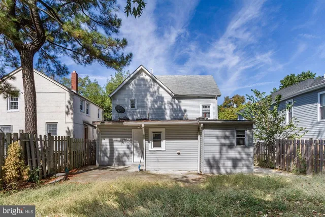front view of house with a yard