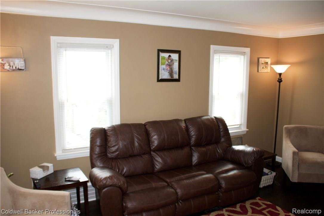 2035 Cambridge Road Berkley, MI 48072 - Photo 3 of 34 Front sitting room