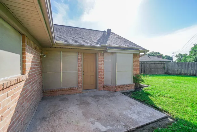 a view of house with backyard
