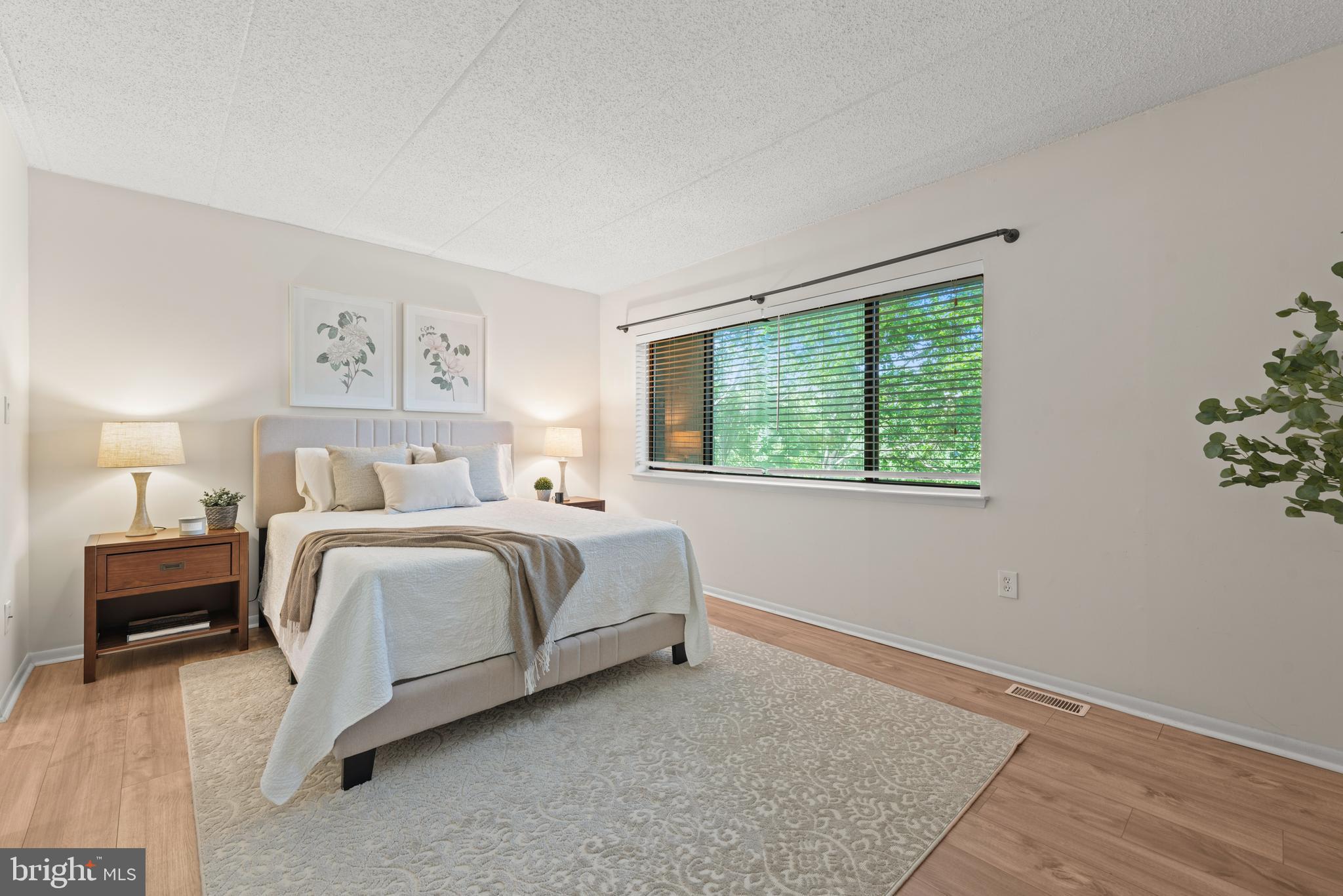 11116 Boathouse Court, Unit 93 Reston, VA 20191 - Photo 9 of 34 a bedroom with a bed lamp and a window