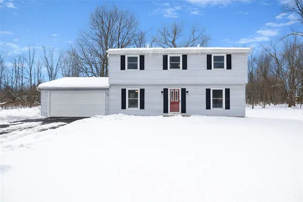 $405,000 | 734 Eastwood Circle, Webster, NY 14580