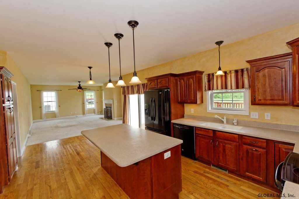 7 Charterpoint Road Colonie, NY 12189 - Photo 4 of 25 Photo 4