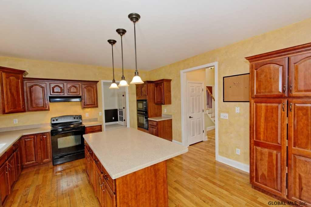 7 Charterpoint Road Colonie, NY 12189 - Photo 5 of 25 Photo 5