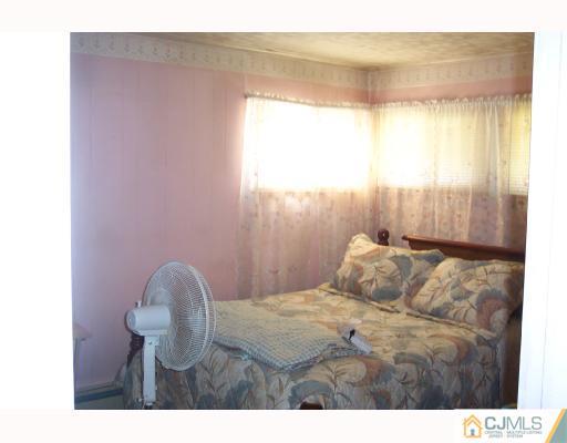 95 Ashley Road Edison, NJ 08817 - Photo 4 of 10