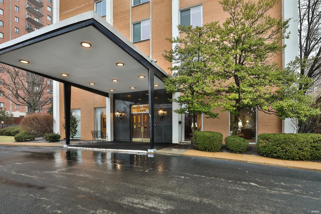 900 South Hanley Road, Unit 12D St. Louis, MO 63105 - Photo 2 of 48