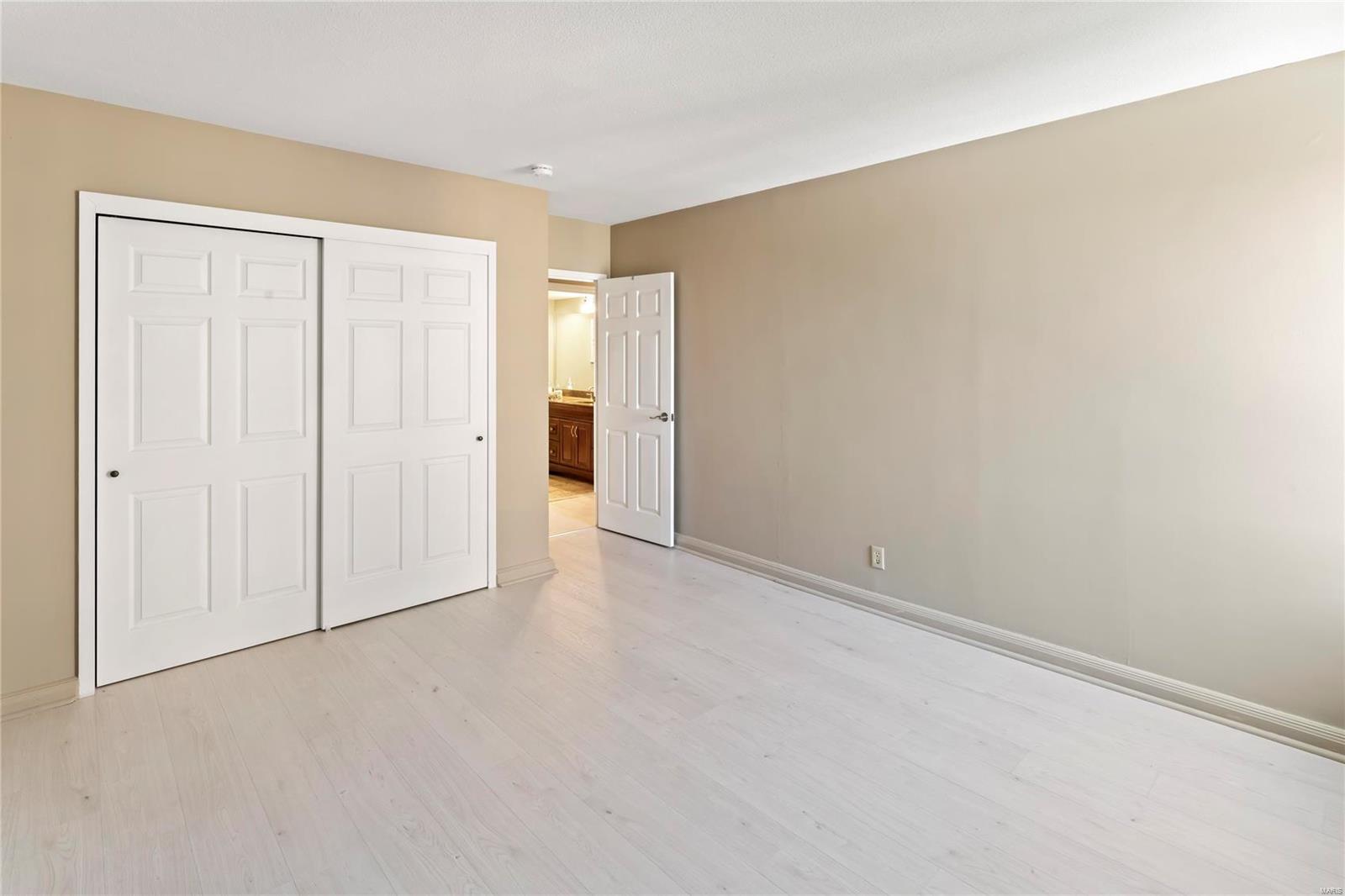 900 South Hanley Road, Unit 12D St. Louis, MO 63105 - Photo 30 of 48