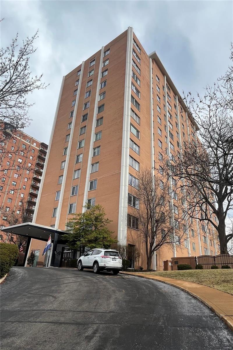 900 South Hanley Road, Unit 12D St. Louis, MO 63105 - Photo 3 of 48