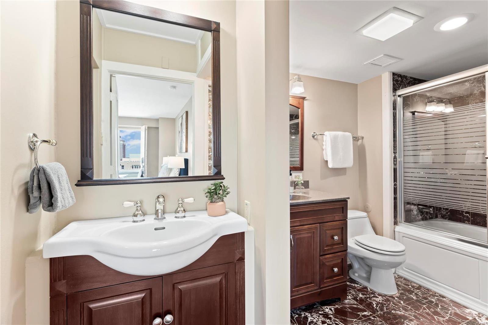900 South Hanley Road, Unit 12D St. Louis, MO 63105 - Photo 35 of 48