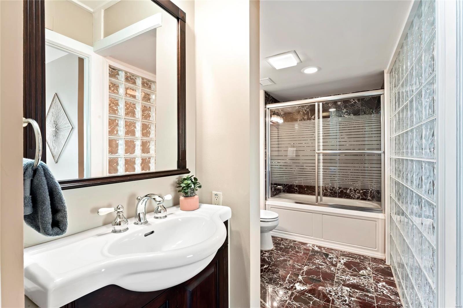 900 South Hanley Road, Unit 12D St. Louis, MO 63105 - Photo 36 of 48