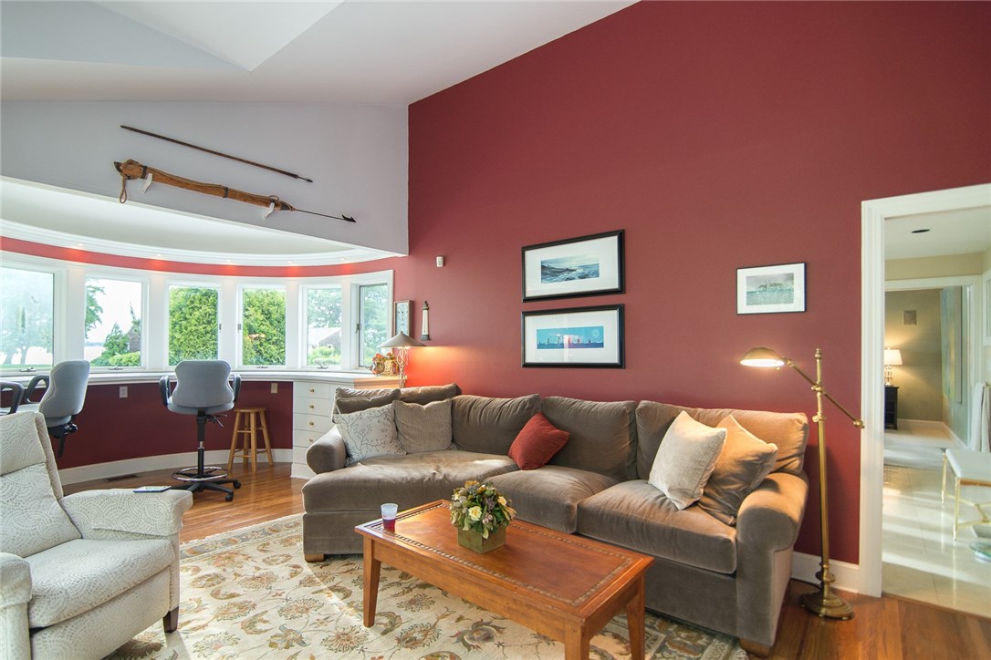 8 Lighthouse Lane Barrington, RI 02806 - Photo 23 of 38