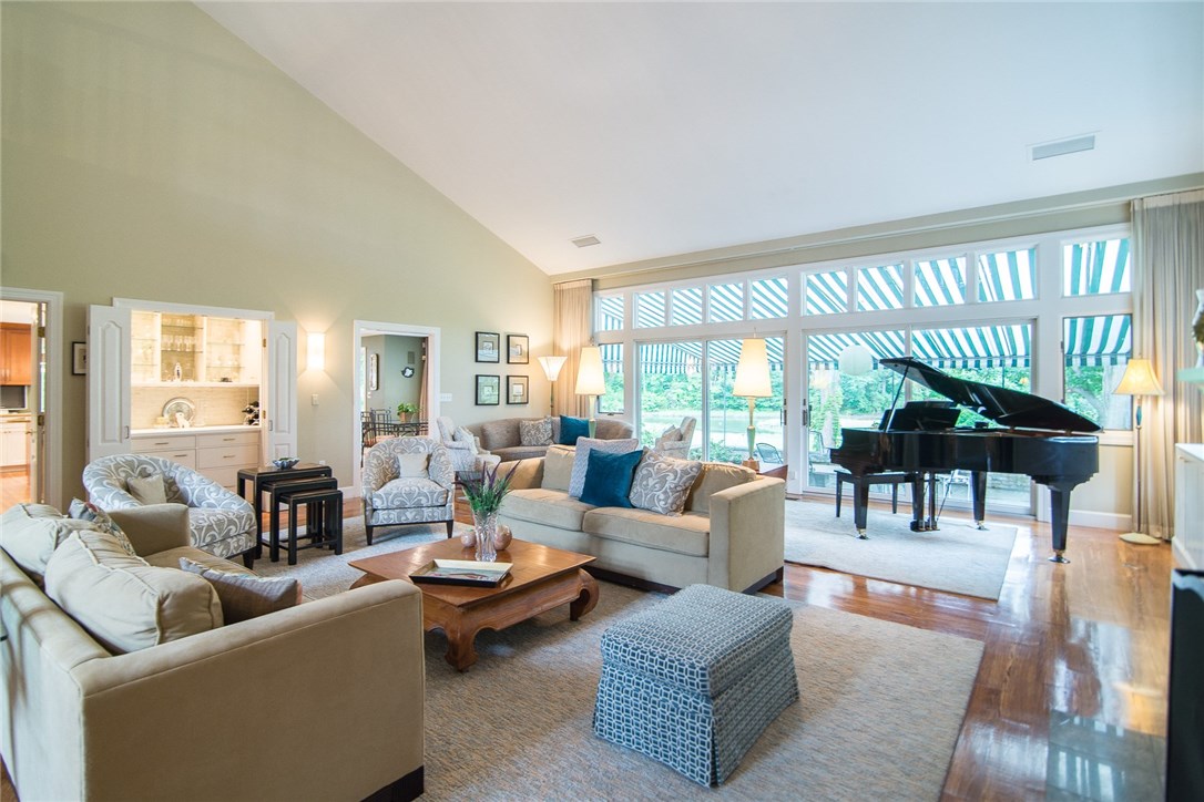 8 Lighthouse Lane Barrington, RI 02806 - Photo 10 of 38