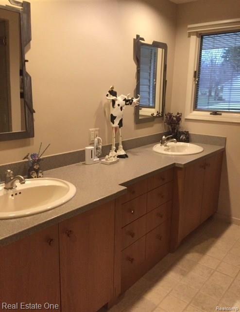 30069 High Valley Road Farmington Hills, MI 48331 - Photo 10 of 17