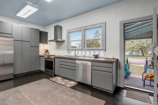 $989,000 | 503 South Austin Street, Seguin, TX 78155