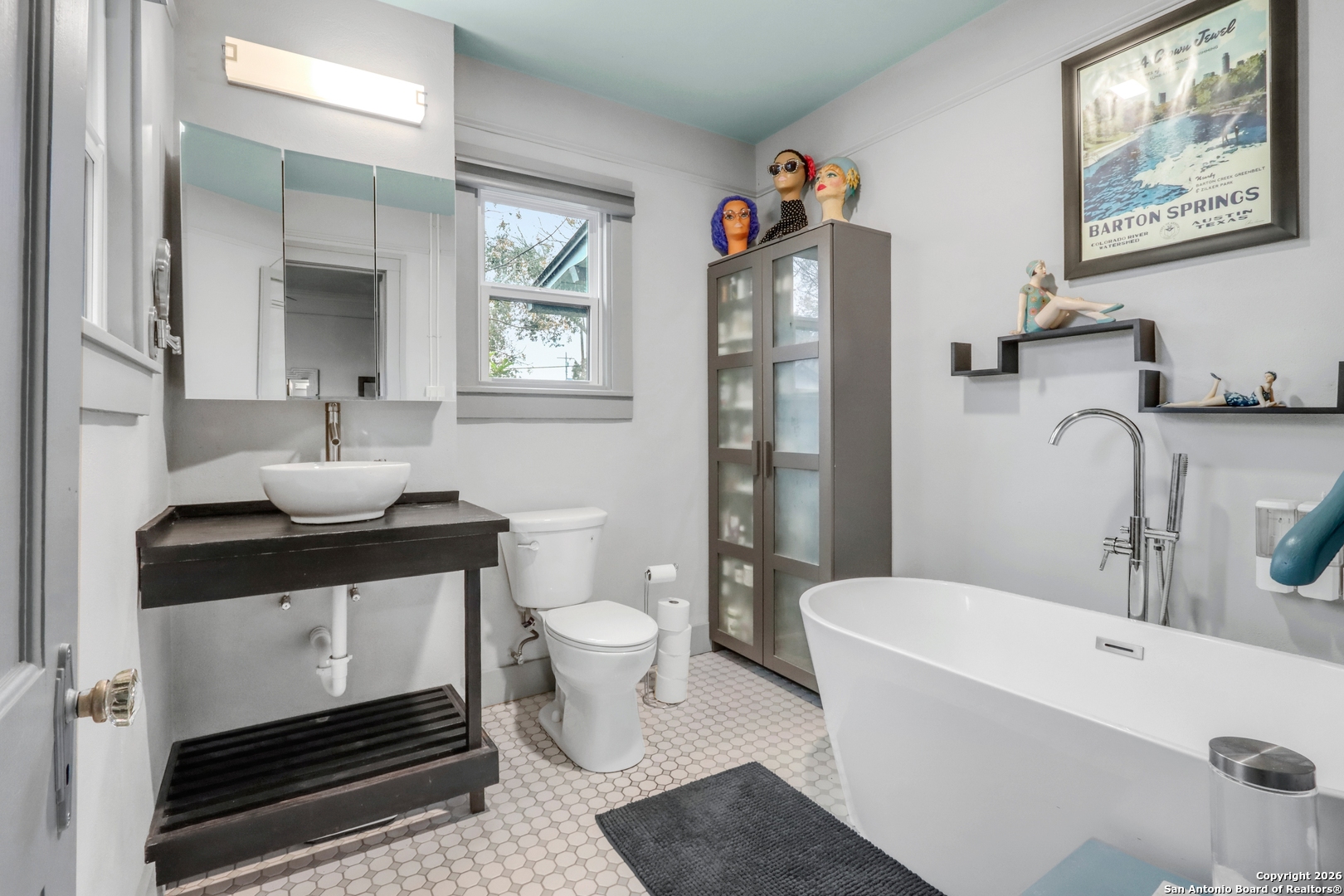 503 South Austin Street Seguin, TX 78155 - Photo 27 of 40 a bathroom with a sink toilet and shower