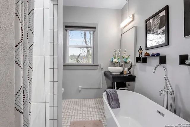 $989,000 | 503 South Austin Street, Seguin, TX 78155