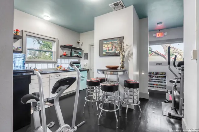 $989,000 | 503 South Austin Street, Seguin, TX 78155