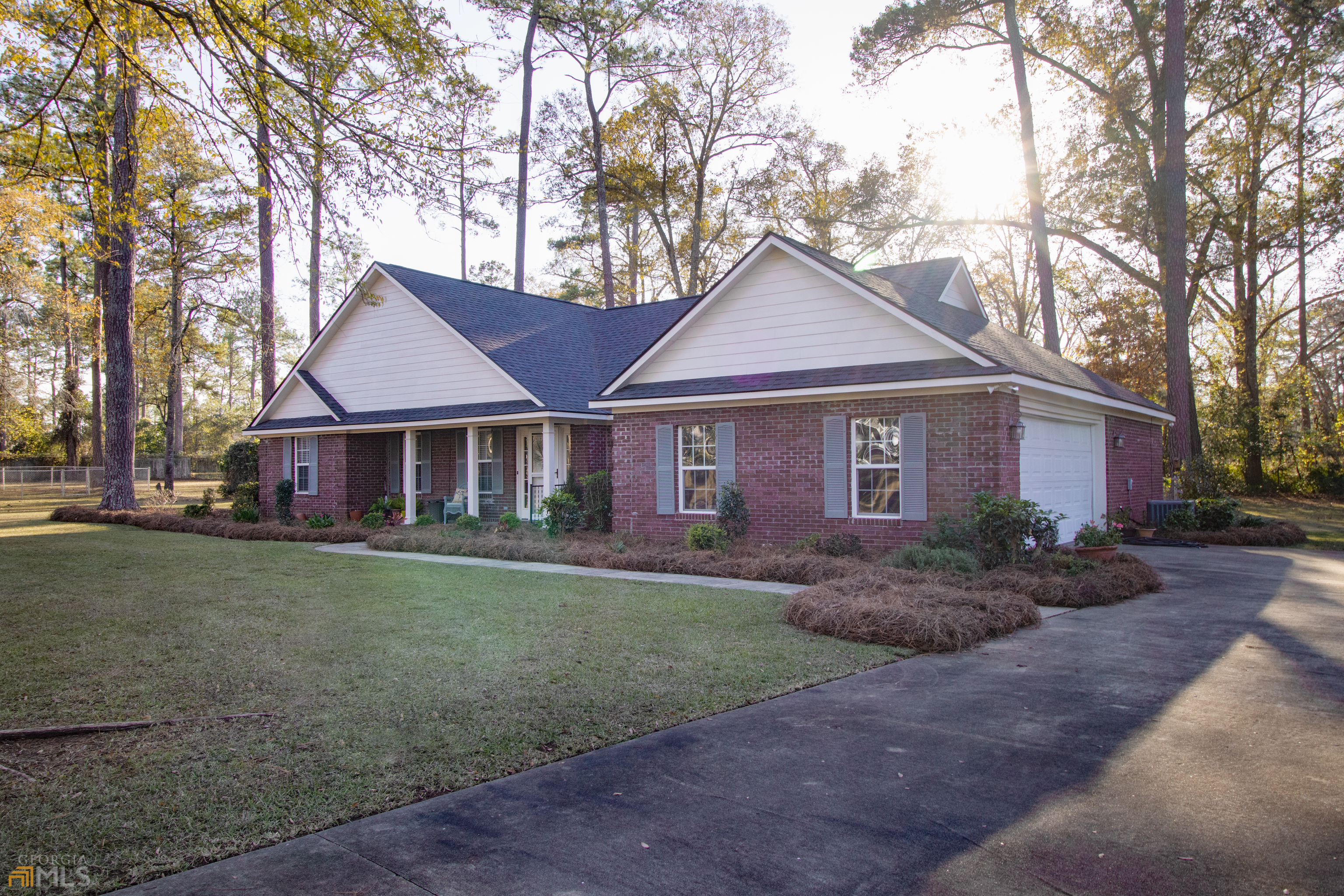 2711 West Doublegate Drive Albany, GA 31721 - Photo 1 of 1 a front view of a house with a garden