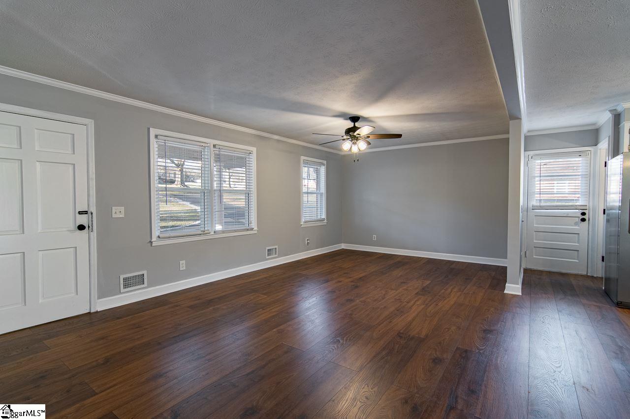 103 New Perry Road Greenville, SC 29617 - Photo 3 of 32 Gallery Image 3