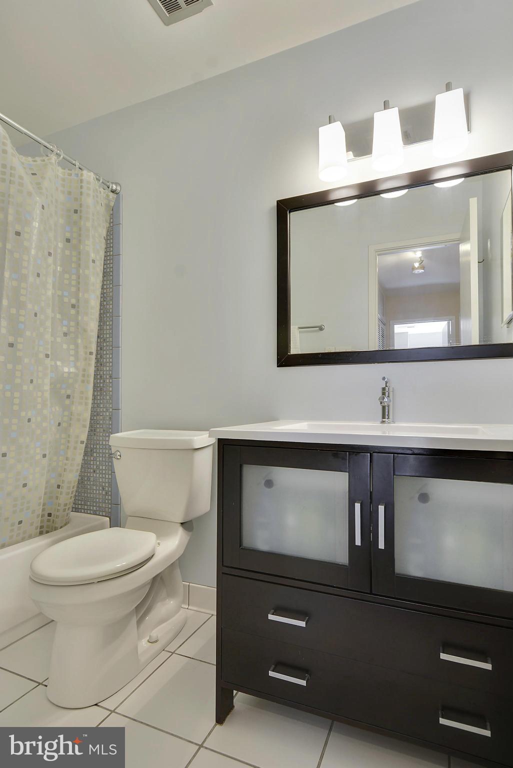 8192 Inverness Ridge Road Potomac, MD 20854 - Photo 23 of 28 Bath