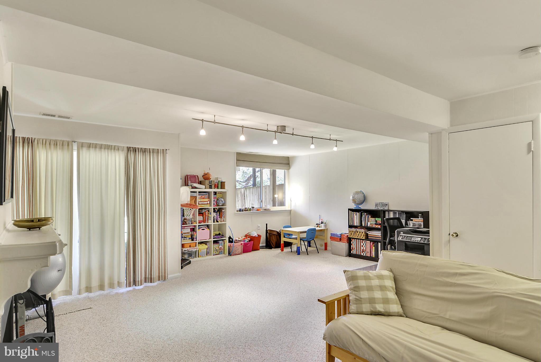 8192 Inverness Ridge Road Potomac, MD 20854 - Photo 25 of 28 Family Room