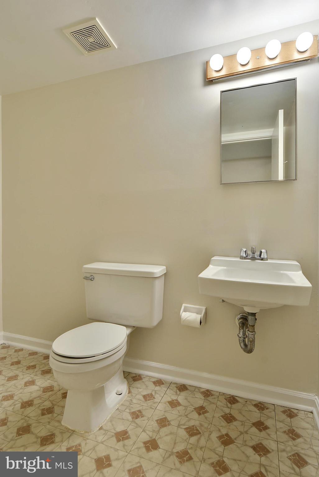 8192 Inverness Ridge Road Potomac, MD 20854 - Photo 27 of 28 Bath