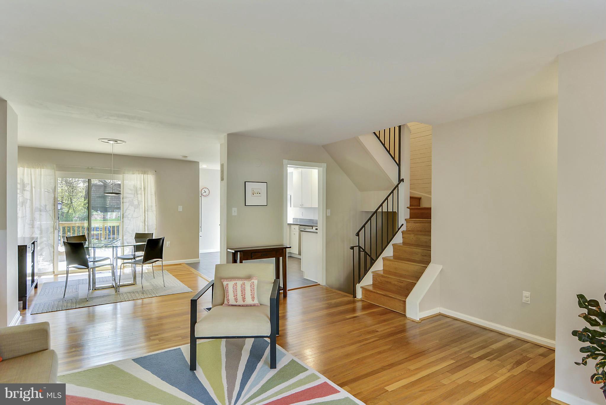 8192 Inverness Ridge Road Potomac, MD 20854 - Photo 4 of 28 Living Room