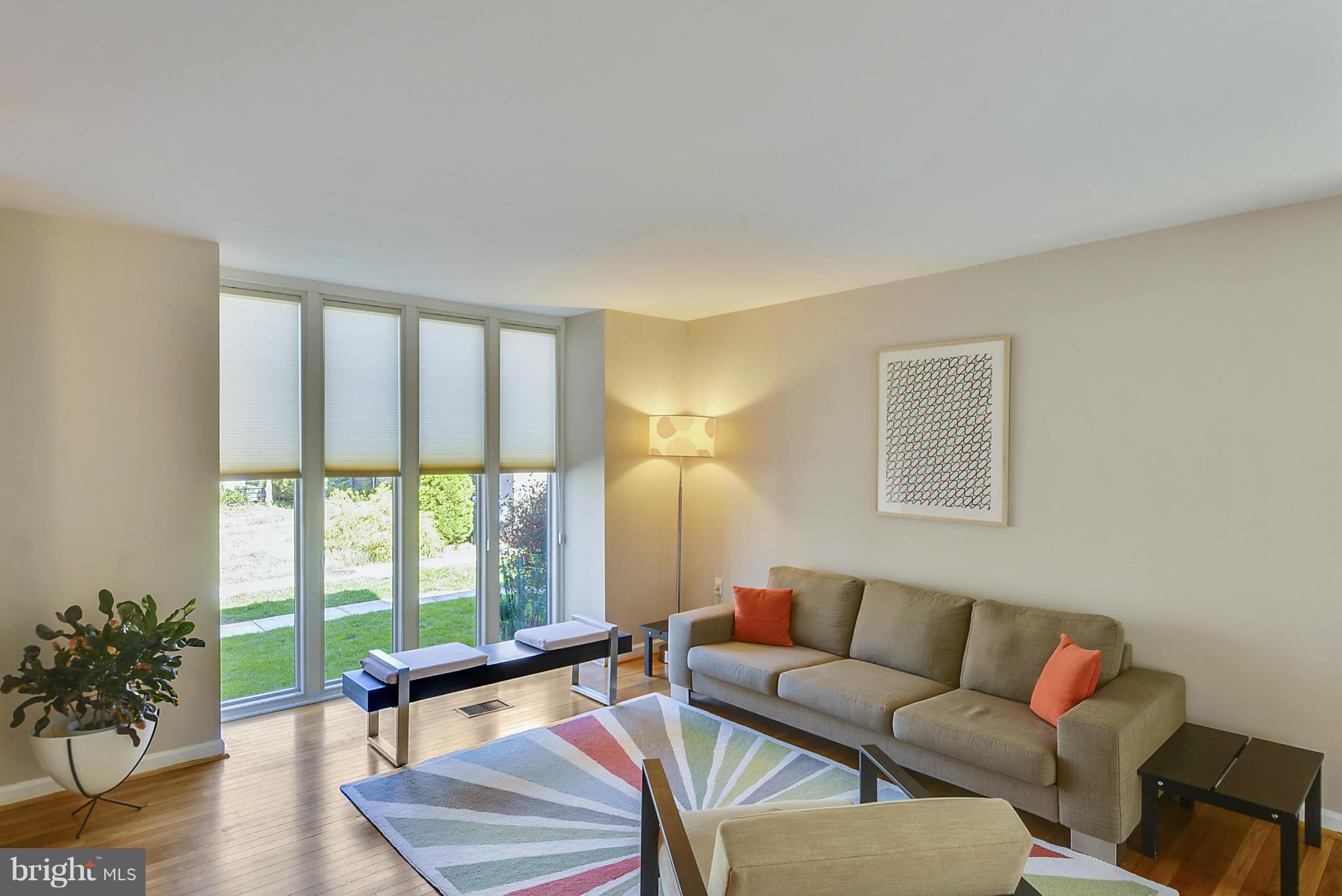 8192 Inverness Ridge Road Potomac, MD 20854 - Photo 5 of 28 Living Room