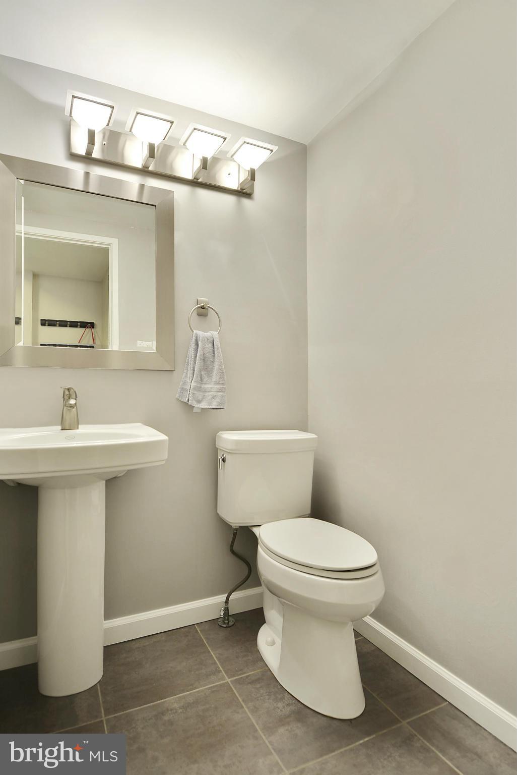 8192 Inverness Ridge Road Potomac, MD 20854 - Photo 6 of 28 Bath