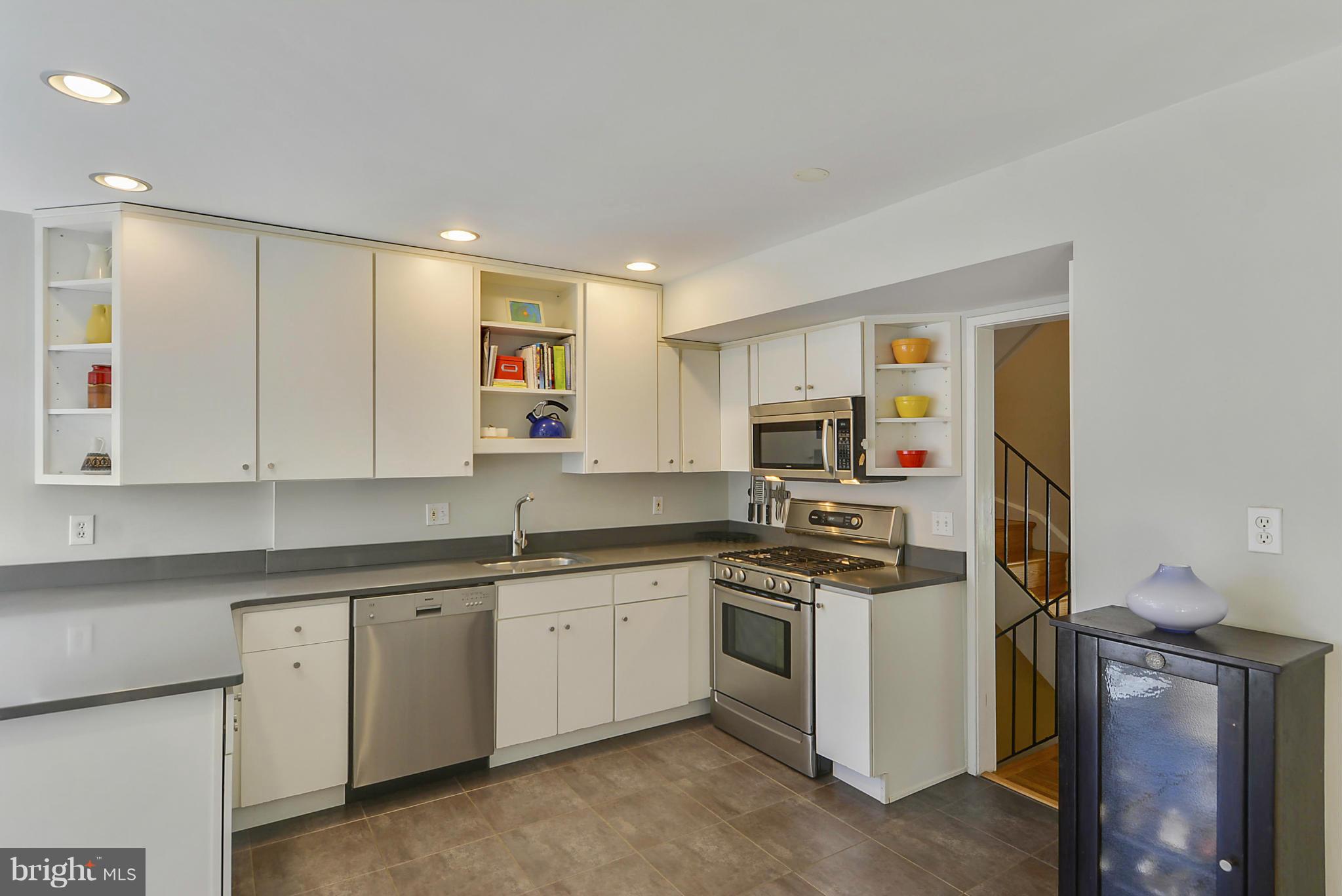 8192 Inverness Ridge Road Potomac, MD 20854 - Photo 9 of 28 Kitchen