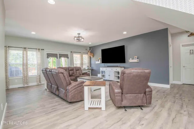 $655,000 | 138 Lakeside Drive, Kingston, TN 37763