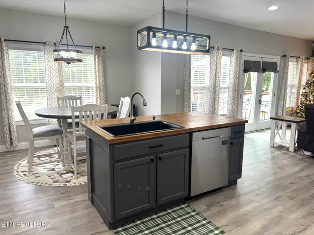 $655,000 | 138 Lakeside Drive, Kingston, TN 37763