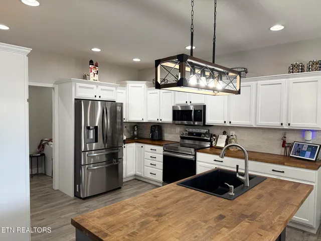 $655,000 | 138 Lakeside Drive, Kingston, TN 37763