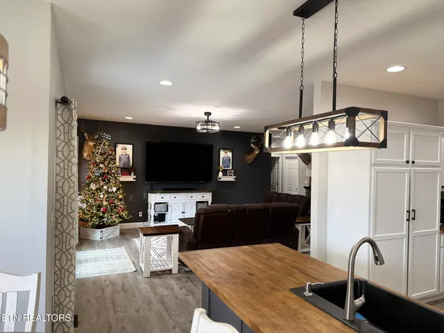 $655,000 | 138 Lakeside Drive, Kingston, TN 37763