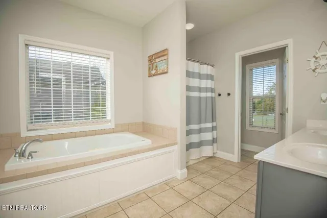 $655,000 | 138 Lakeside Drive, Kingston, TN 37763