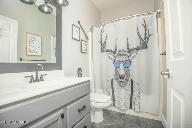 $655,000 | 138 Lakeside Drive, Kingston, TN 37763