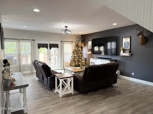 $655,000 | 138 Lakeside Drive, Kingston, TN 37763