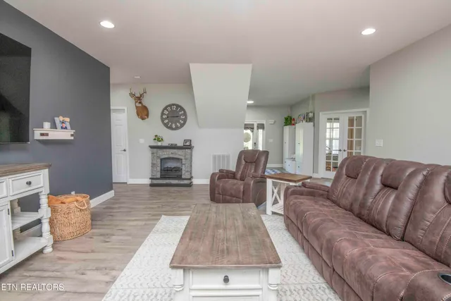 $655,000 | 138 Lakeside Drive, Kingston, TN 37763